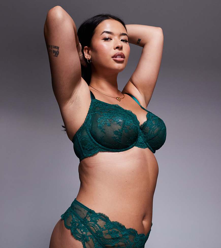 ASOS DESIGN Curve - Lola - Spitzentanga in Tannengrün ASOS DESIGN Curve - Lola - Spitzentanga in Tannengrün von ASOS Curve