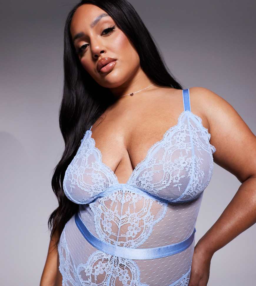 ASOS DESIGN Curve - Lola - Weicher Spitzen-Body in Babyblau ASOS DESIGN Curve - Lola - Weicher Spitzen-Body in Babyblau von ASOS Curve