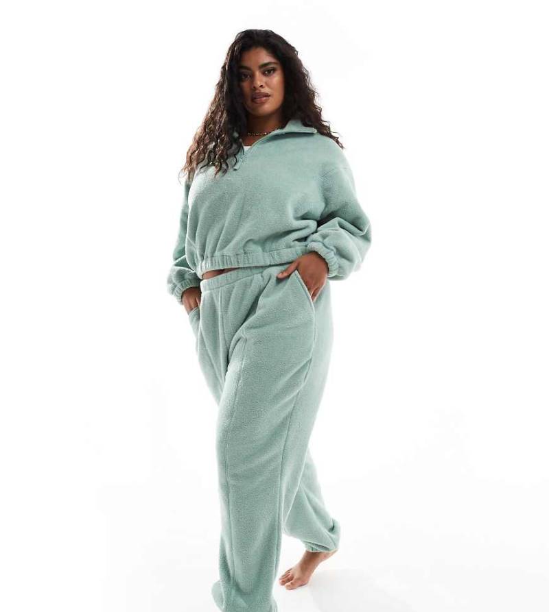 ASOS DESIGN Curve - Lounge-Jogginghose aus Microfleece in Salbeigrün von ASOS Curve