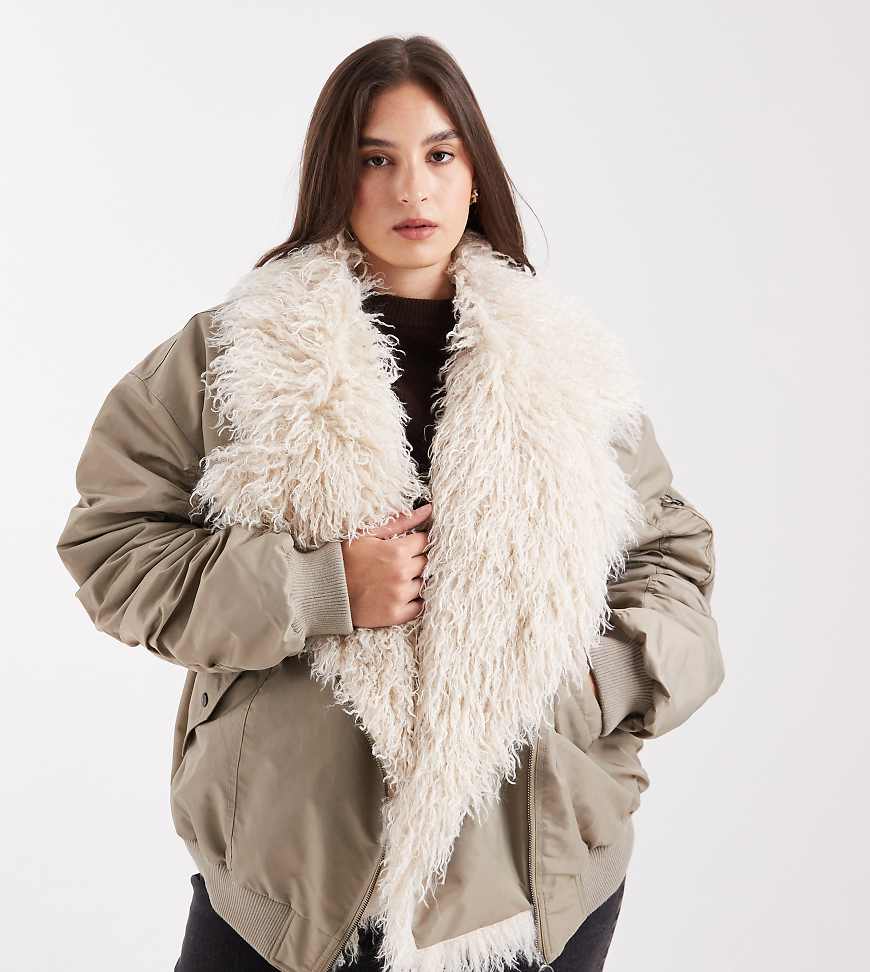 ASOS DESIGN Curve - MA1 - Parka in Khaki mit zotteligem Kunstpelz-Grün von ASOS Curve