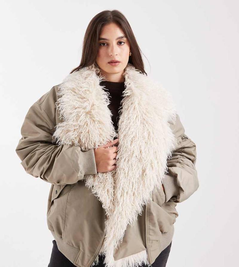 ASOS DESIGN Curve - MA1 - Parka in Khaki mit zotteligem Kunstpelz-Grün von ASOS Curve