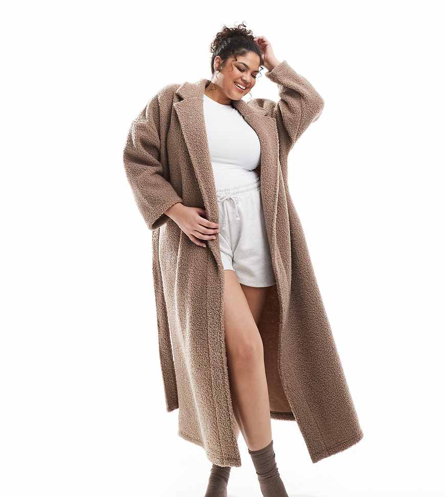 ASOS DESIGN Curve - Maxi-Bademantel aus Teddyfell in Braun ASOS DESIGN Curve - Maxi-Bademantel aus Teddyfell in Braun von ASOS Curve
