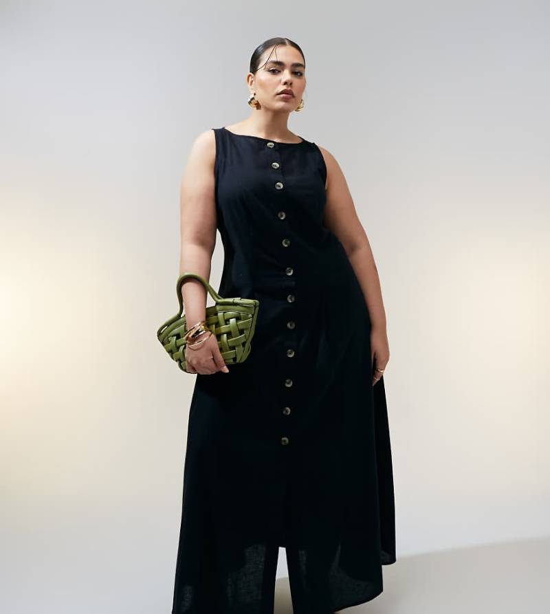 ASOS DESIGN Curve - Maxi-Westenkleid in Schwarz mit Knopfleiste und U-Boot-Ausschnitt von ASOS Curve