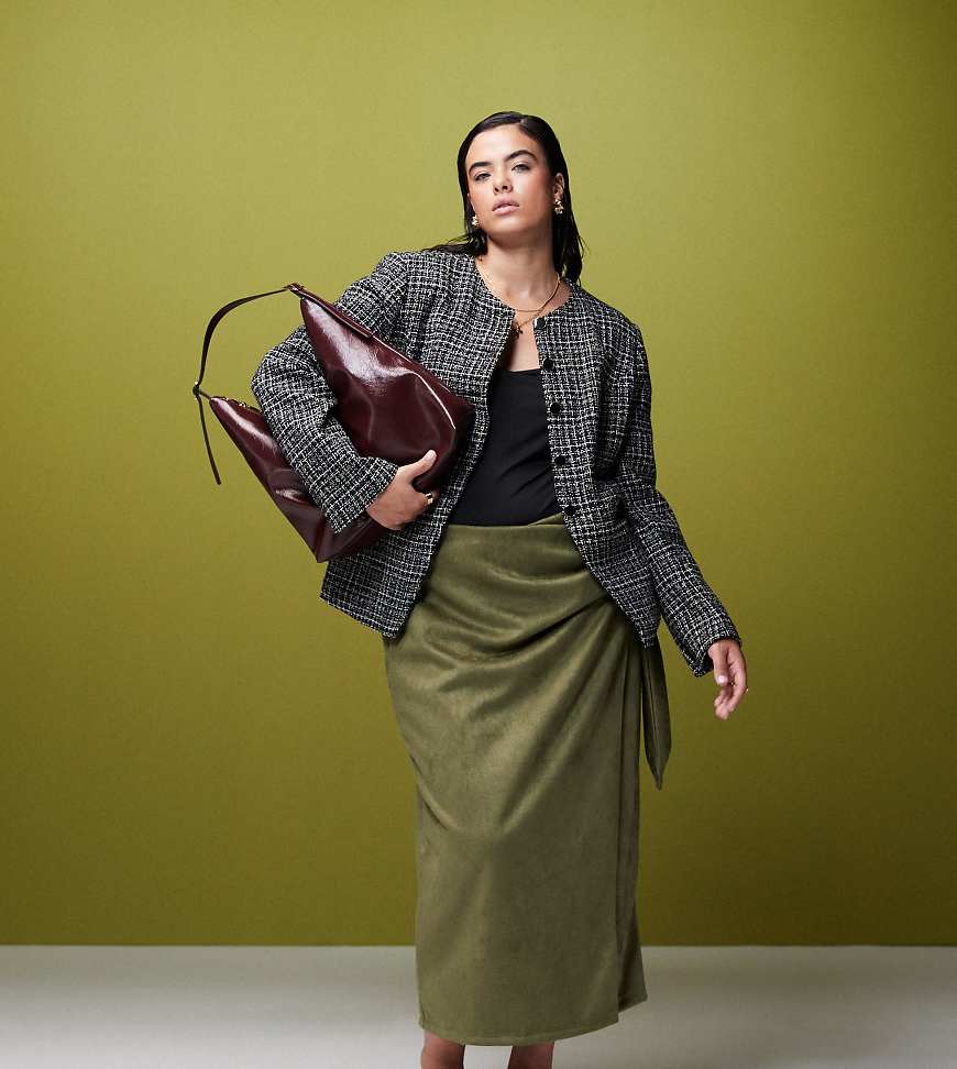 ASOS DESIGN Curve - Maxi-Wickelrock aus Wildlederimitat in Khaki mit Schnürdetail-Grün von ASOS Curve