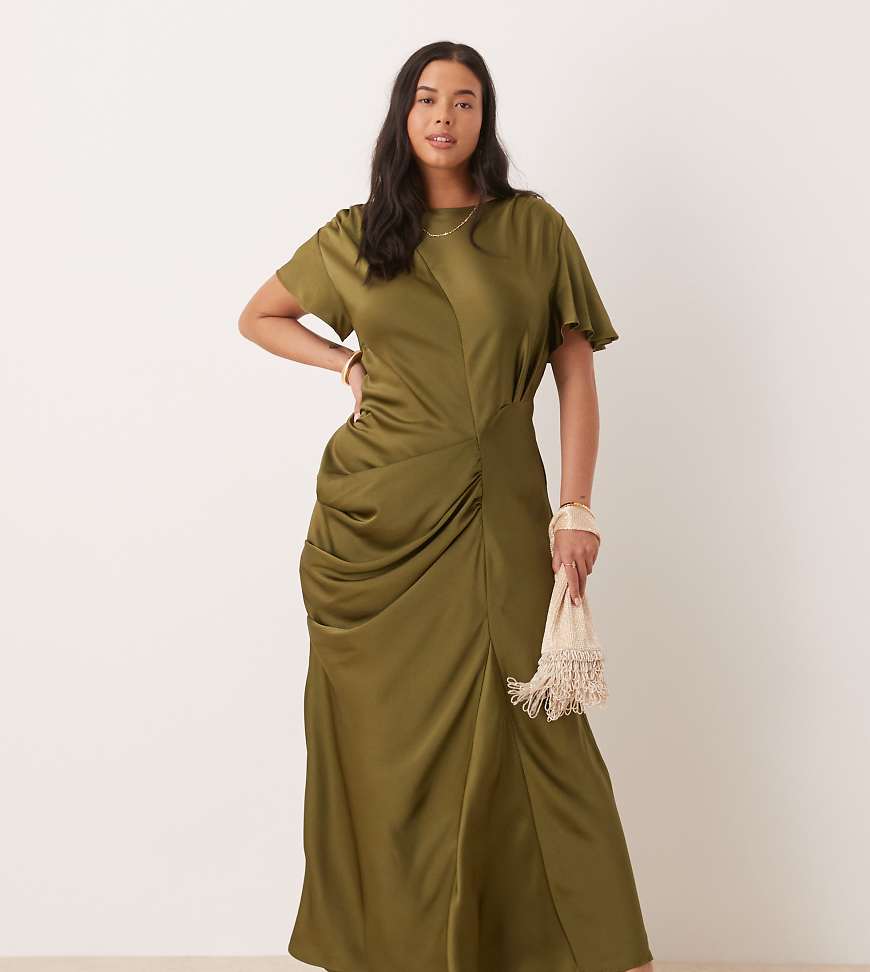 ASOS DESIGN Curve - Maxikleid aus Satin in Olivgrün mit Flatterärmeln von ASOS Curve