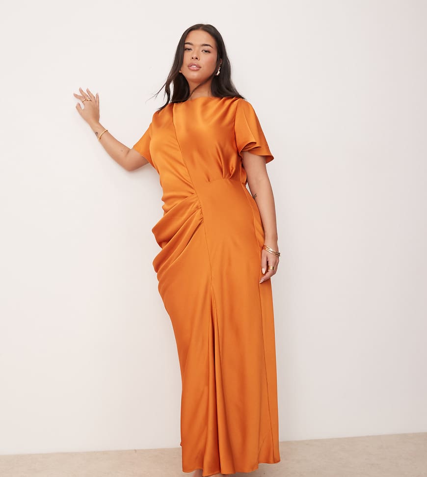 ASOS DESIGN Curve - Maxikleid aus Satin in Rostrot mit Flatterärmeln-Orange ASOS DESIGN Curve - Maxikleid aus Satin in Rostrot mit Flatterärmeln-Orange von ASOS Curve
