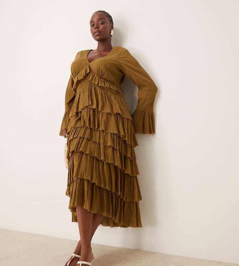 ASOS DESIGN Curve - Maxikleid in Oliv mit gestuftem Rock, V-Ausschnitt und Spitzendetail-Bunt ASOS DESIGN Curve - Maxikleid in Oliv mit gestuftem Rock, V-Ausschnitt und Spitzendetail-Bunt von ASOS Curve