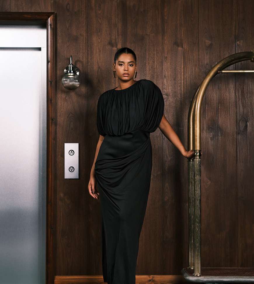 ASOS DESIGN Curve - Maxikleid in Schwarz mit strukturierter Schulterpartie und sichtbarem Korsettdetail von ASOS Curve
