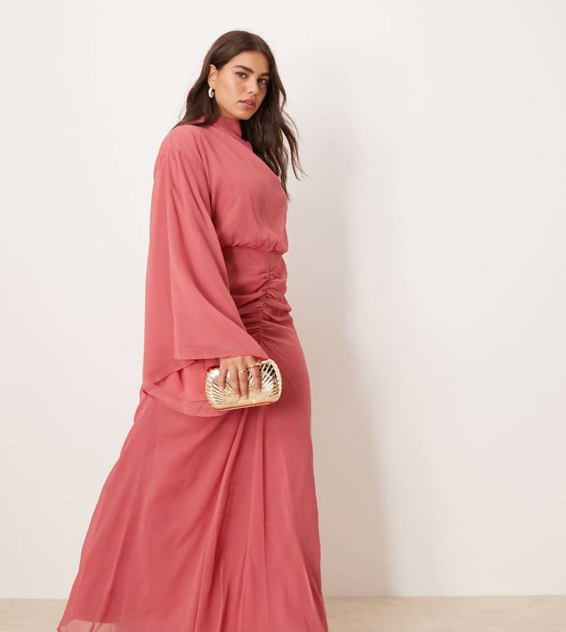 ASOS DESIGN Curve - Maxikleid in tiefem Rosé mit weiten Ärmeln und gerafftem Rock-Rosa von ASOS Curve