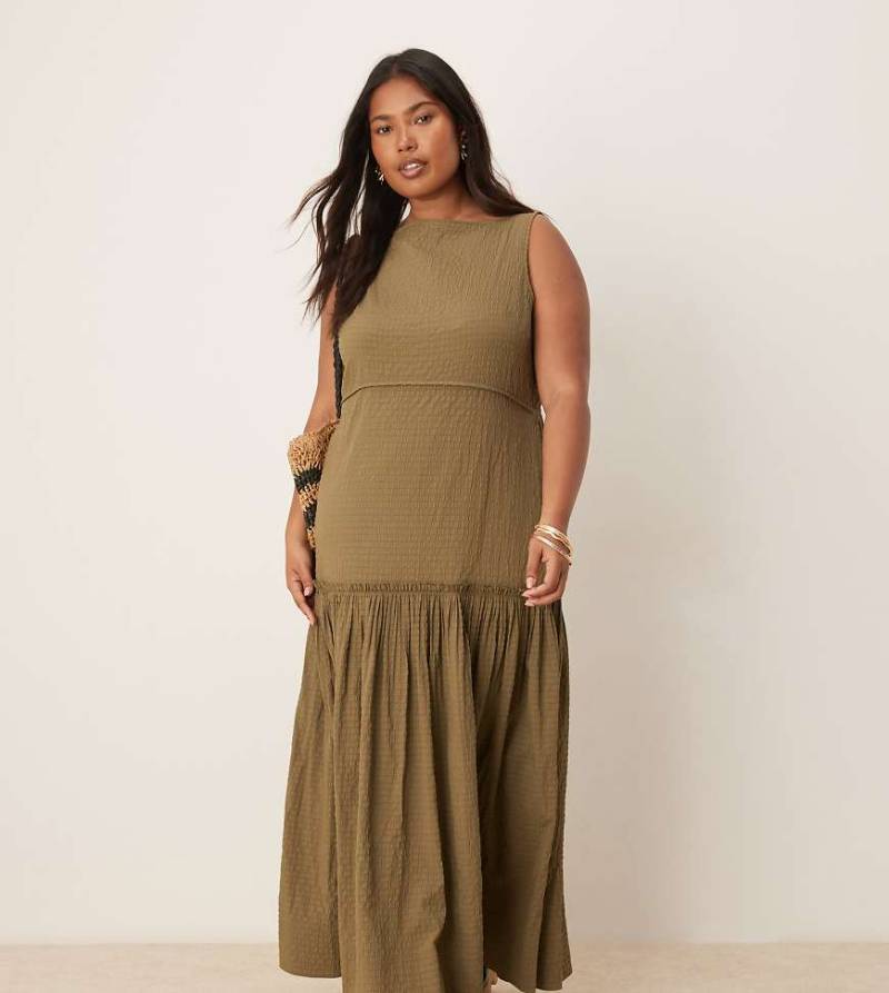 ASOS DESIGN Curve - Maxikleid mit Knitteroptik, U-Boot-Ausschnitt und Nahtdetail-Grün von ASOS Curve