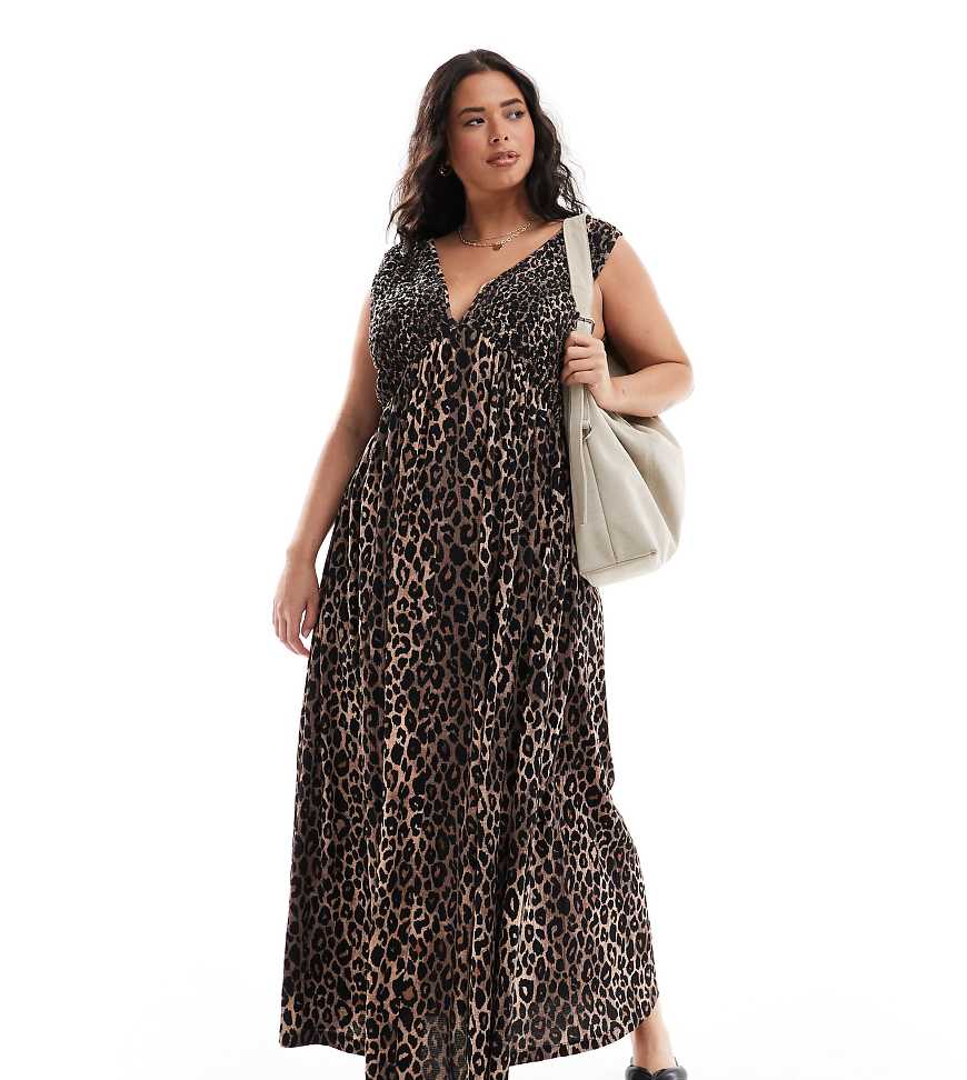 ASOS DESIGN Curve - Midaxi-Kleid mit V-Ausschnitt, weitem Saum und Leopardenmuster-Bunt von ASOS Curve