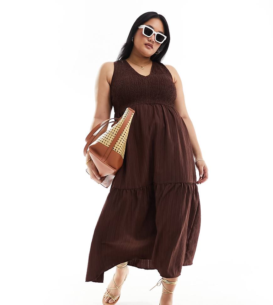 ASOS DESIGN Curve - Midi-Sommerkleid in Schokoladenbraun mit V-Ausschnitt, Knitterstruktur und gestuftem Rock ASOS DESIGN Curve - Midi-Sommerkleid in Schokoladenbraun mit V-Ausschnitt, Knitterstruktur und gestuftem Rock von ASOS Curve