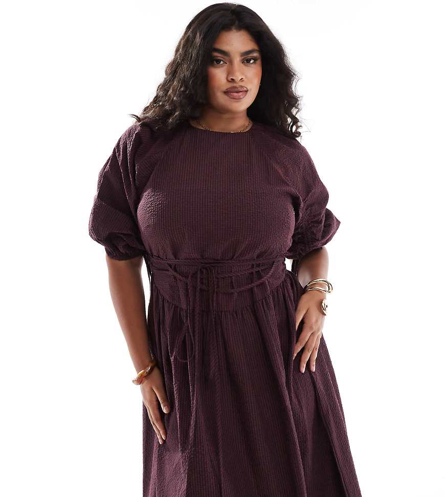 ASOS DESIGN Curve - Midikleid in kariertem Burgunderrot mit Bindeband in der Taille-Bunt ASOS DESIGN Curve - Midikleid in kariertem Burgunderrot mit Bindeband in der Taille-Bunt von ASOS Curve
