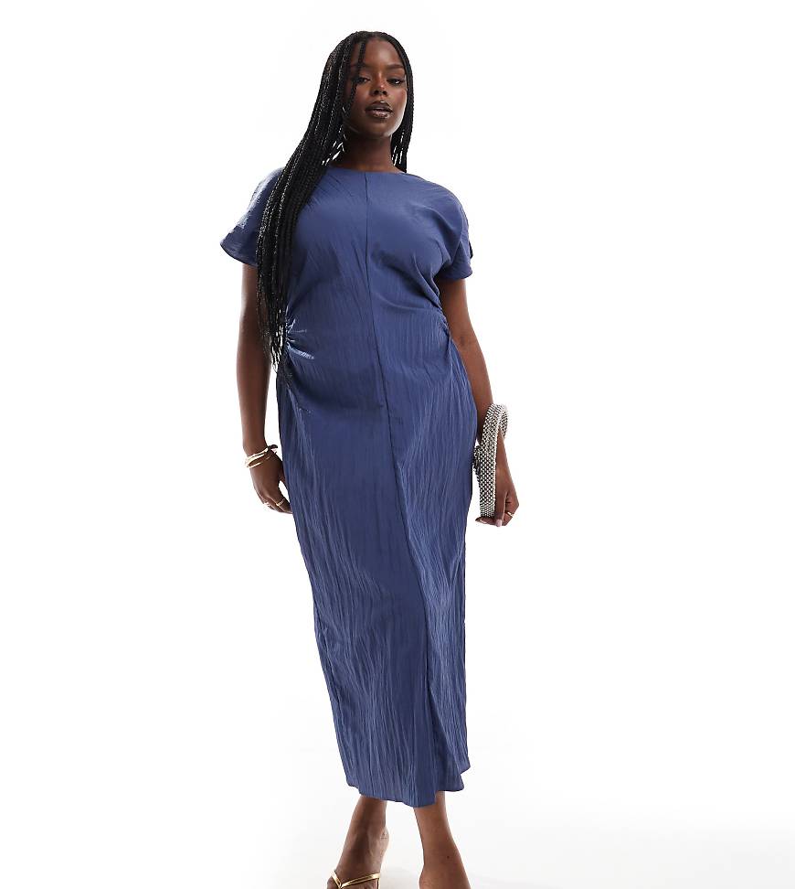 ASOS DESIGN Curve - Midikleid in verwaschenem Blau mit Schlitz, Kappenärmeln und Zierausschnitten von ASOS Curve