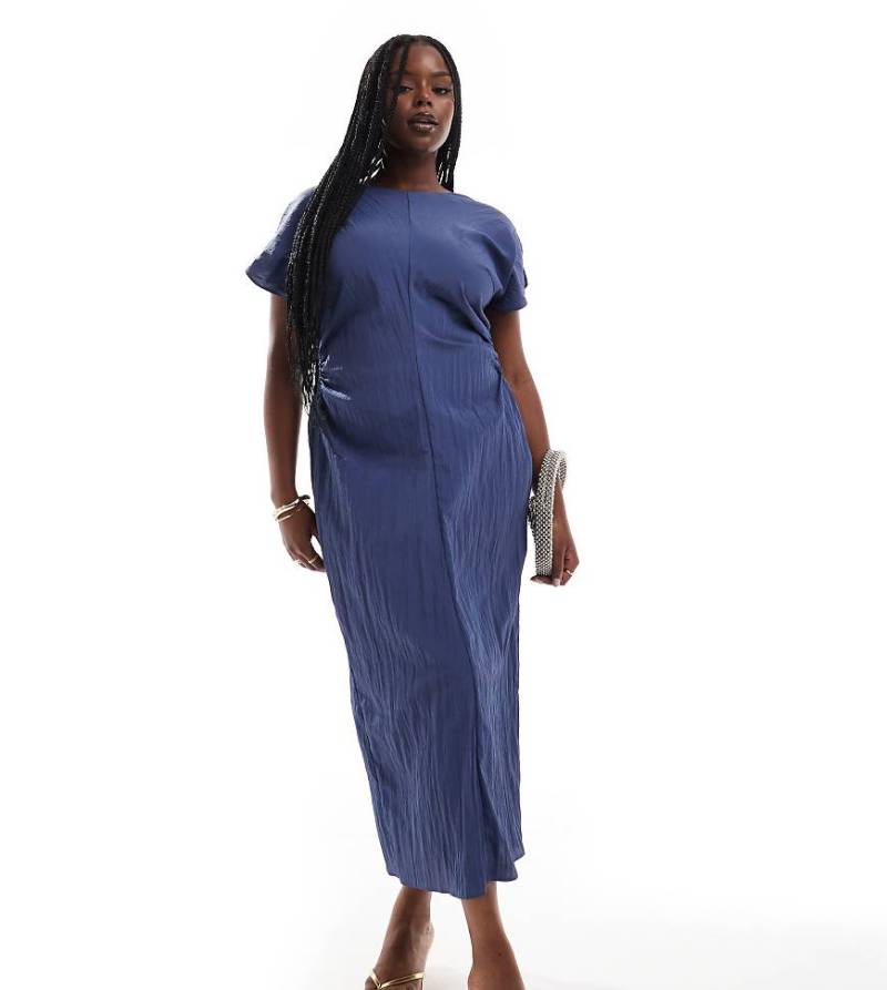ASOS DESIGN Curve - Midikleid in verwaschenem Blau mit Schlitz, Kappenärmeln und Zierausschnitten von ASOS Curve