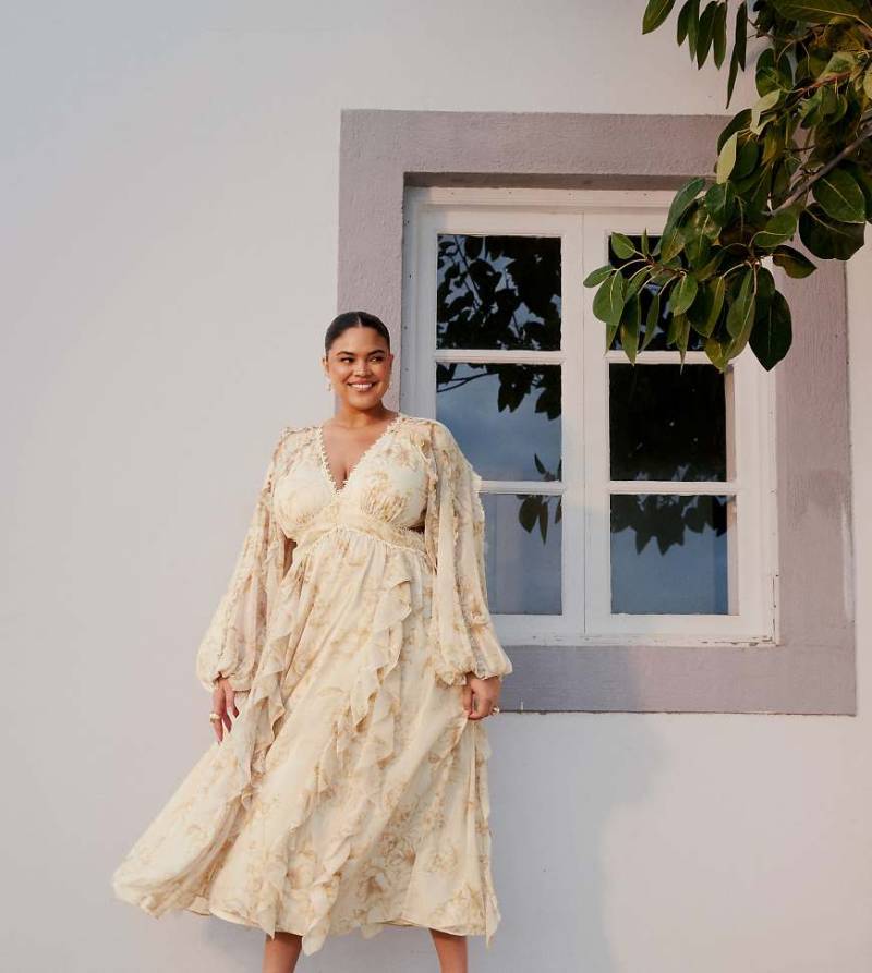 ASOS DESIGN Curve - Midikleid mit zartem Blumenmuster, Spitzeneinsatz und Rüschen-Bunt von ASOS Curve