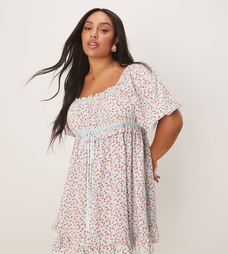 ASOS DESIGN Curve - Mini-Hängerkleid in Blau mit eckigem Ausschnitt, Puffärmeln und Blümchenmuster-Bunt von ASOS Curve