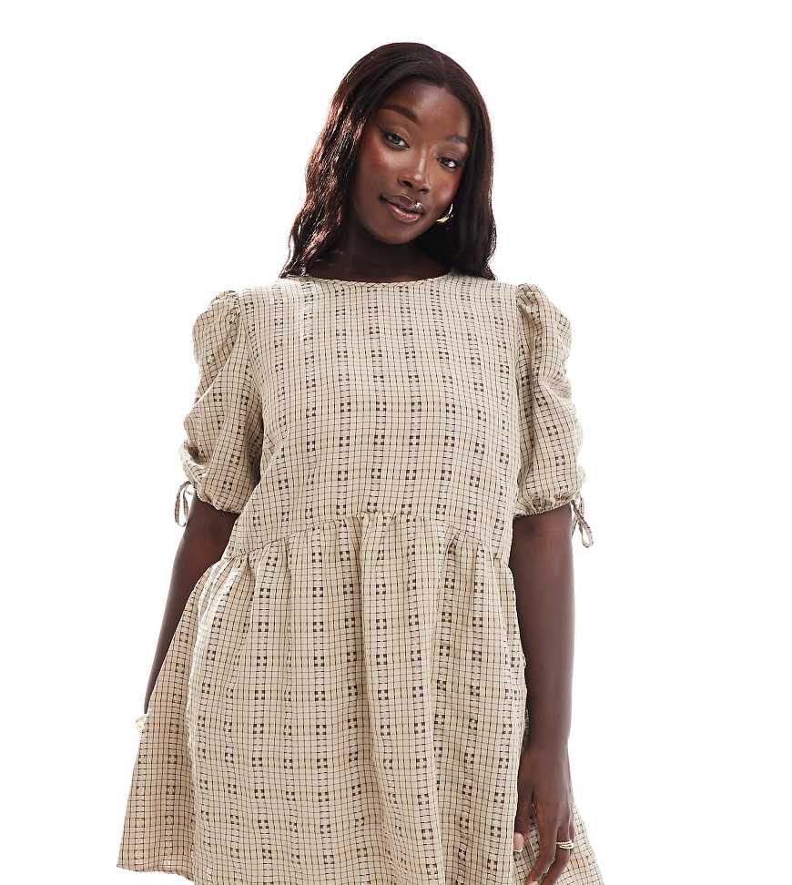 ASOS DESIGN Curve - Mini-Hängerkleid in Natur mit Karomuster und gerafften Ärmeln-Bunt von ASOS Curve