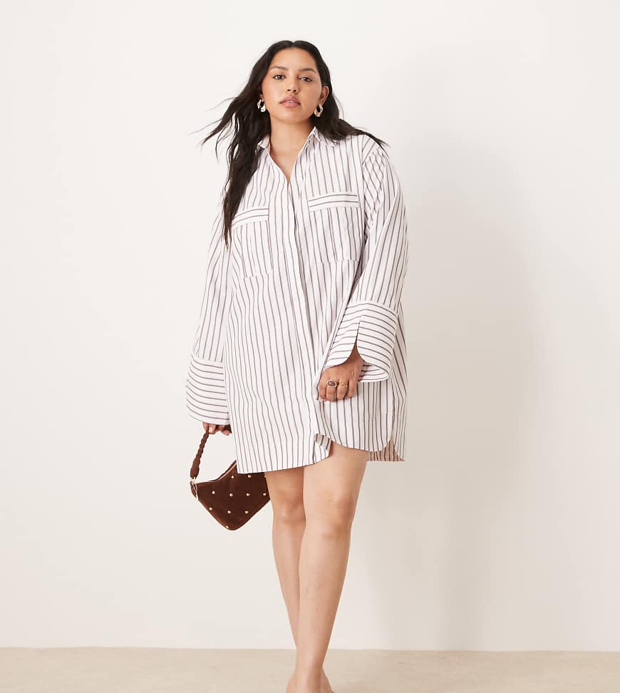 ASOS DESIGN Curve - Mini-Hemdkleid in Burgunderrot gestreift mit breiten Bündchen und Oversize-Taschen-Bunt ASOS DESIGN Curve - Mini-Hemdkleid in Burgunderrot gestreift mit breiten Bündchen und Oversize-Taschen-Bunt von ASOS Curve