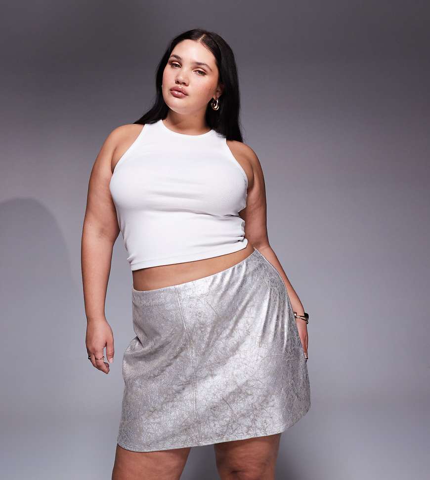 ASOS DESIGN Curve - Minirock aus Metallic-Kunstleder mit Taschendetail-Silber von ASOS Curve