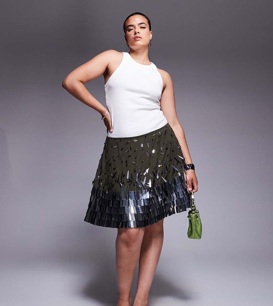 ASOS DESIGN Curve - Minirock in Grün mit tropfenförmigen Pailletten ASOS DESIGN Curve - Minirock in Grün mit tropfenförmigen Pailletten von ASOS Curve