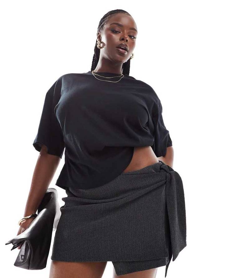 ASOS DESIGN Curve - Minirock in Schwarz mit Struktur und Bindedetail von ASOS Curve