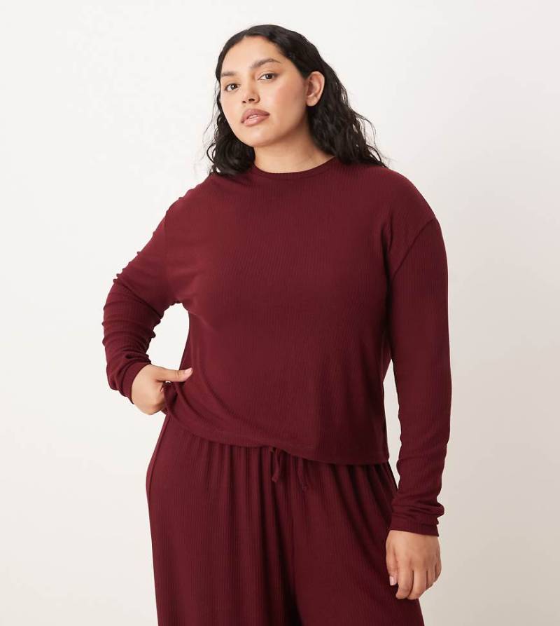 ASOS DESIGN Curve - Mix & Match - Geripptes, langärmliges Lounge-Oberteil in Burgunderrot von ASOS Curve