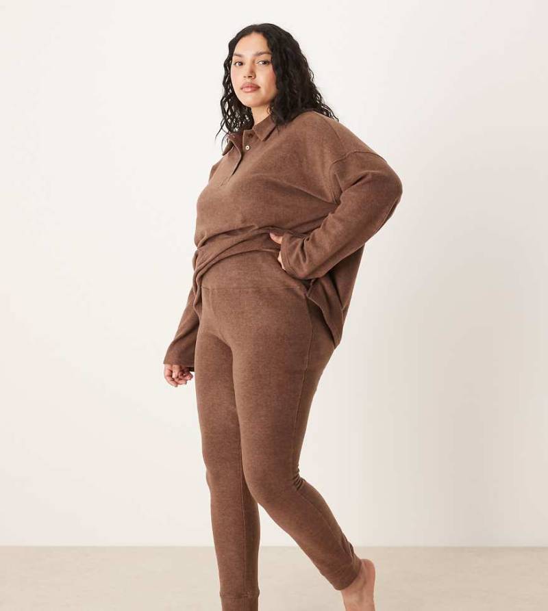 ASOS DESIGN Curve - Mix & Match - Lounge-Leggings aus leichtem Fleece in Schokobraun-Brown von ASOS Curve
