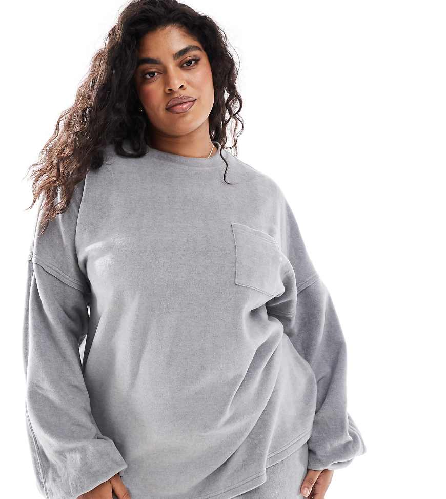 ASOS DESIGN Curve - Mix & Match - Lounge-Sweatshirt aus Fleece in Hellgrau ASOS DESIGN Curve - Mix & Match - Lounge-Sweatshirt aus Fleece in Hellgrau von ASOS Curve