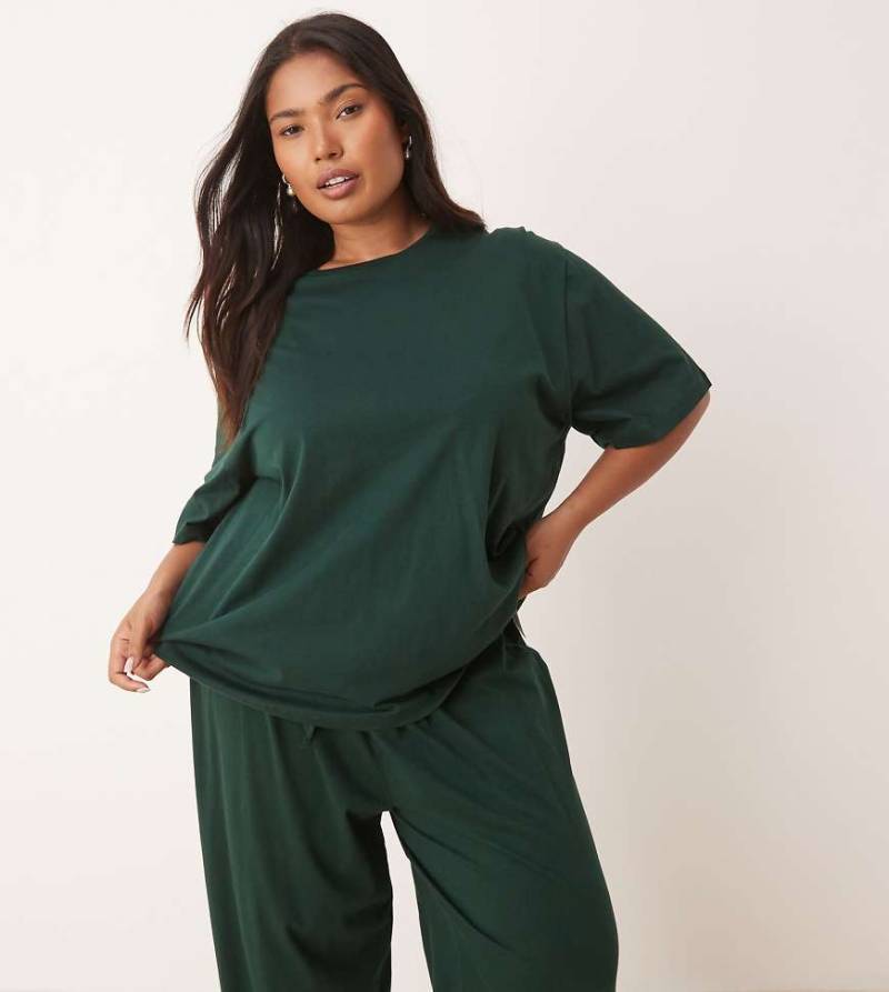 ASOS DESIGN Curve - Mix & Match - Pyjama-T-Shirt aus Baumwolle in Tannengrün mit Oversize-Passform-Rot von ASOS Curve