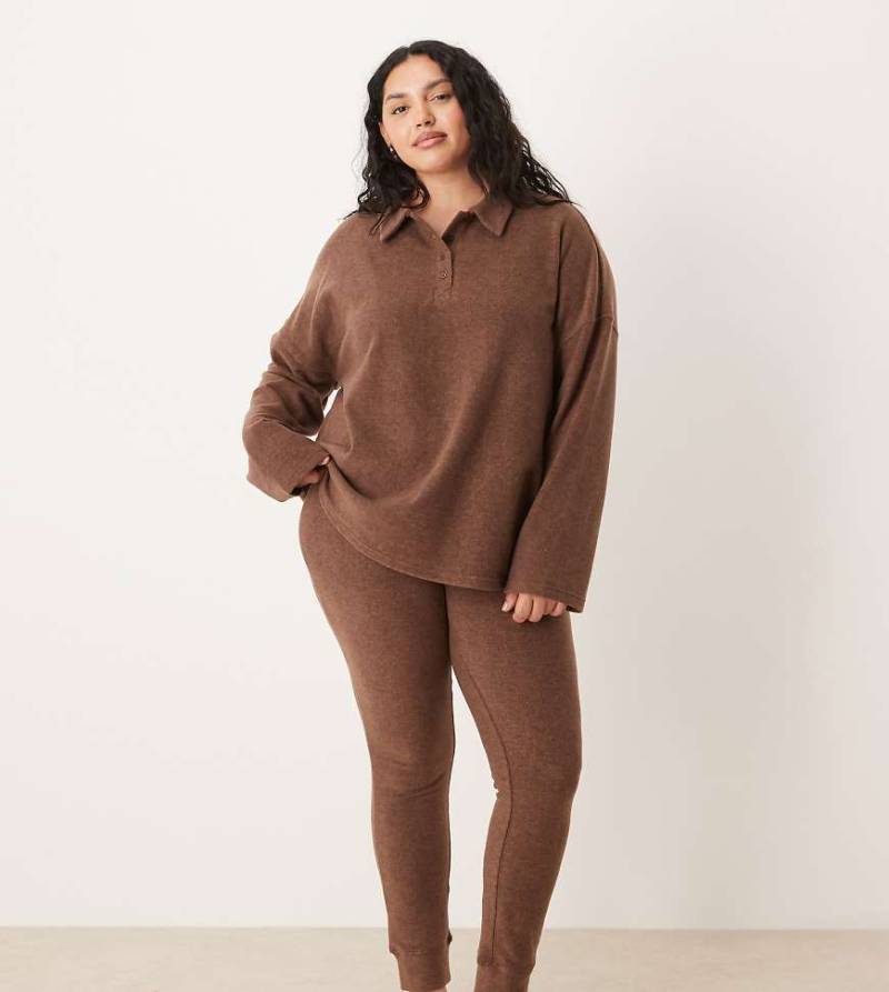 ASOS DESIGN Curve - Mix & Match - Sweatshirt aus leichtem Fleece in Schokobraun mit Kragen-Brown von ASOS Curve