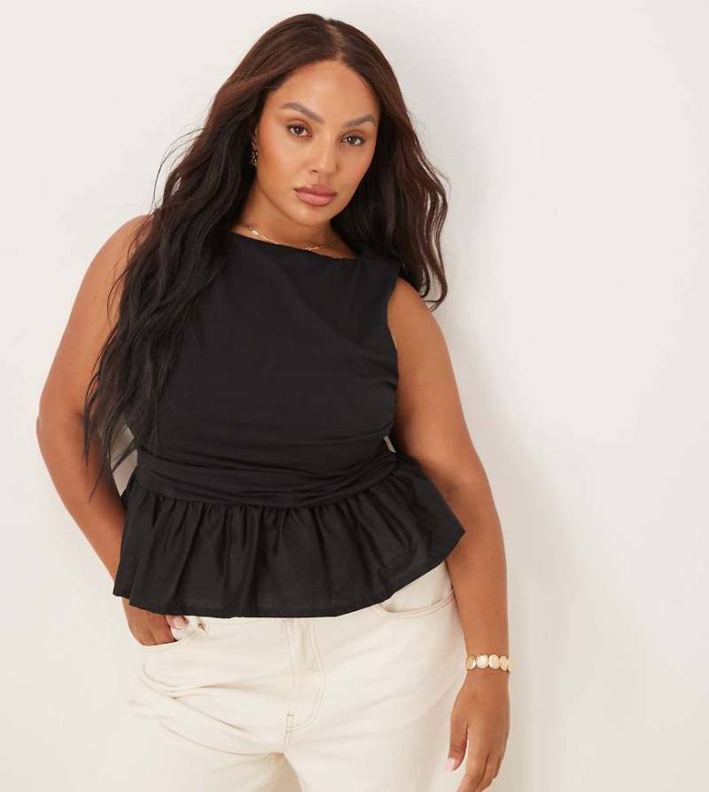 ASOS DESIGN Curve - Oberteil aus Materialmix in Schwarz mit Schößchen von ASOS Curve