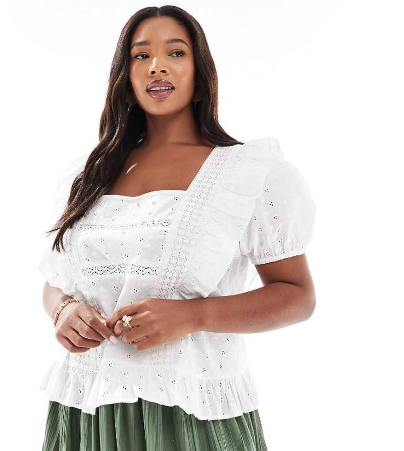 ASOS DESIGN Curve - Oberteil mit eckigem Ausschnitt, Rüschen und Lochstickerei-Weiß von ASOS Curve