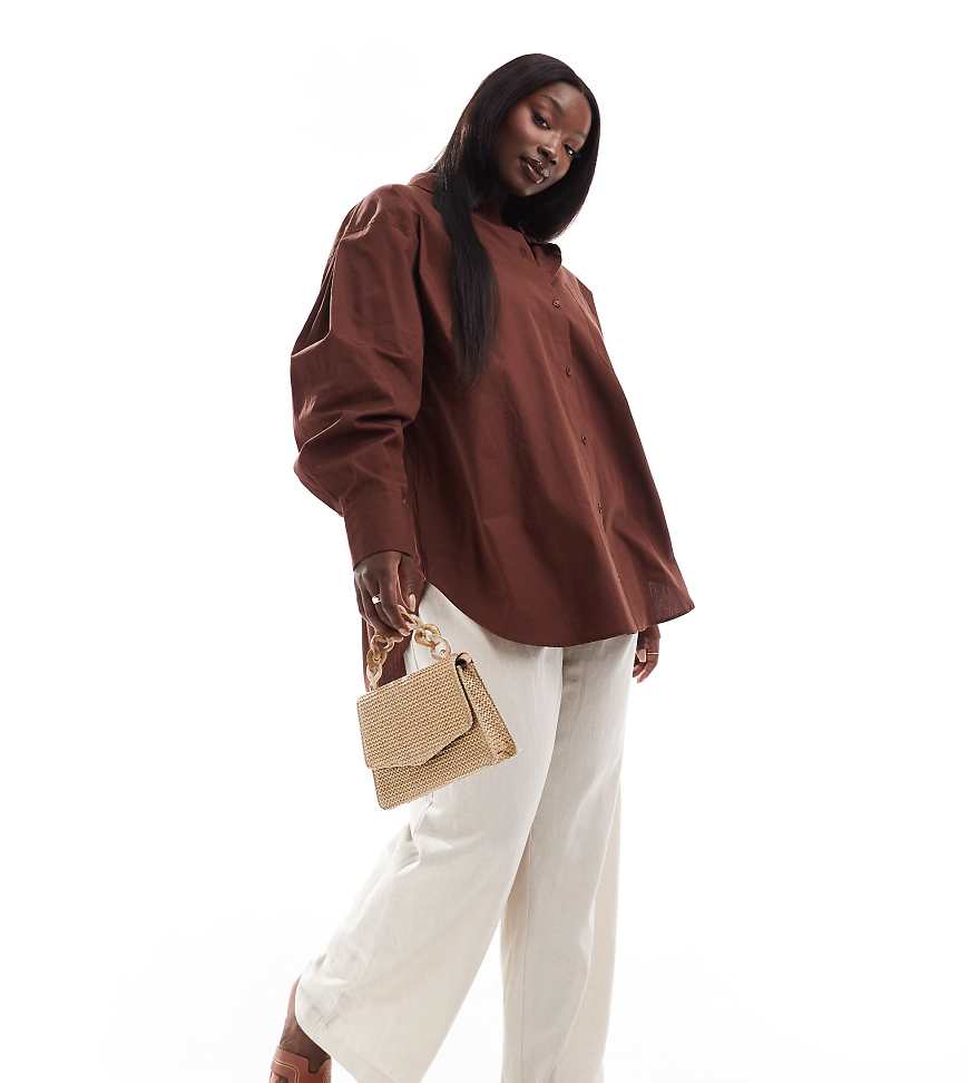 ASOS DESIGN Curve - Oversize-Hemd in Braun von ASOS Curve