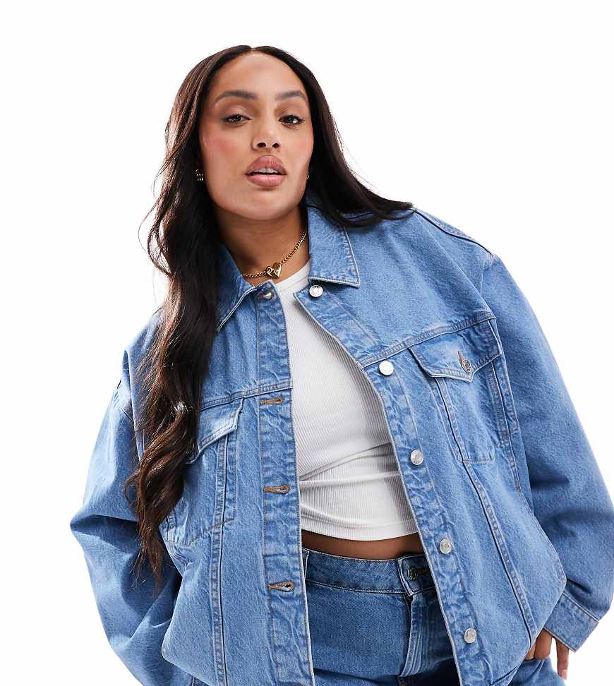ASOS DESIGN Curve - Oversize-Jeansjacke im 90er-Stil in mittelblauer Waschung ASOS DESIGN Curve - Oversize-Jeansjacke im 90er-Stil in mittelblauer Waschung von ASOS Curve