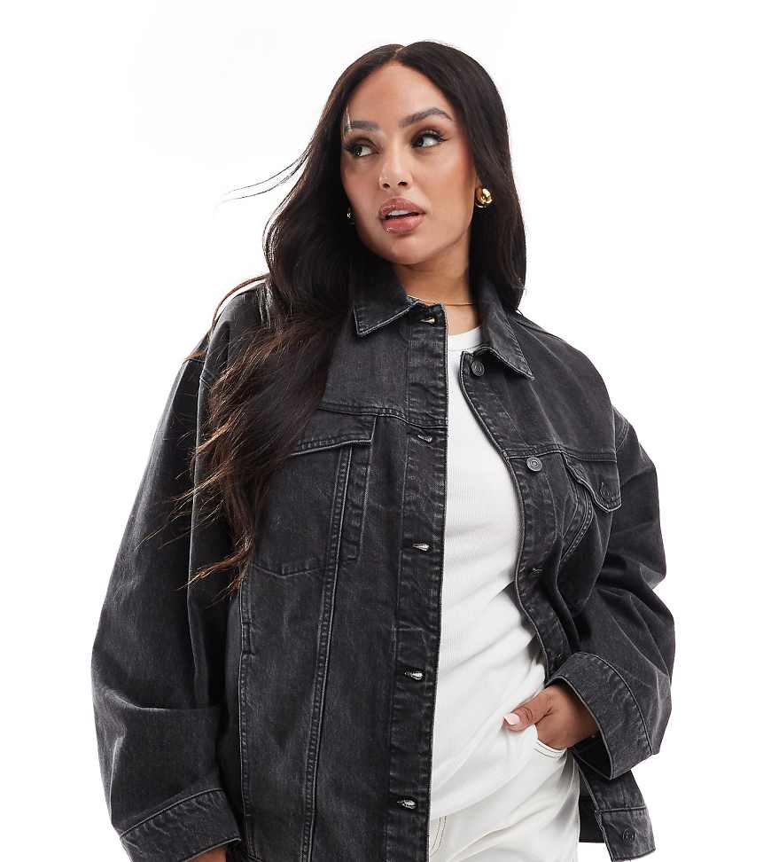 ASOS DESIGN Curve - Oversize-Jeansjacke im 90er-Stil in verwaschenem Schwarz ASOS DESIGN Curve - Oversize-Jeansjacke im 90er-Stil in verwaschenem Schwarz von ASOS Curve