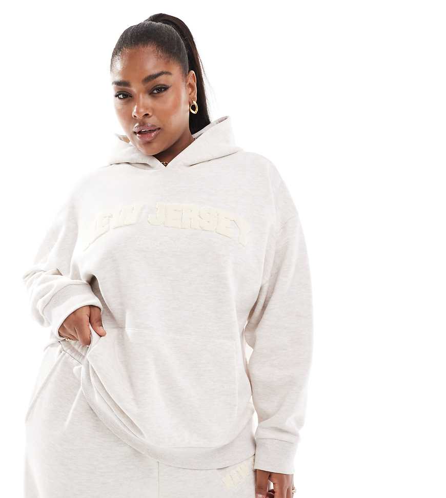 ASOS DESIGN Curve - Oversize-Kapuzenpullover in meliertem Hellbeige mit „New Jersey"-Motiv aus Chenille, Kombiteil-Grau von ASOS Curve