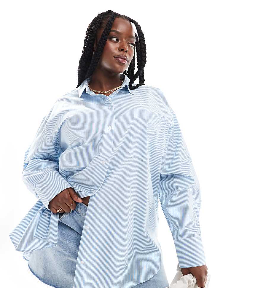 ASOS DESIGN Curve - Oversize-Shirt in Blau und Weiß gestreift-Bunt ASOS DESIGN Curve - Oversize-Shirt in Blau und Weiß gestreift-Bunt von ASOS Curve