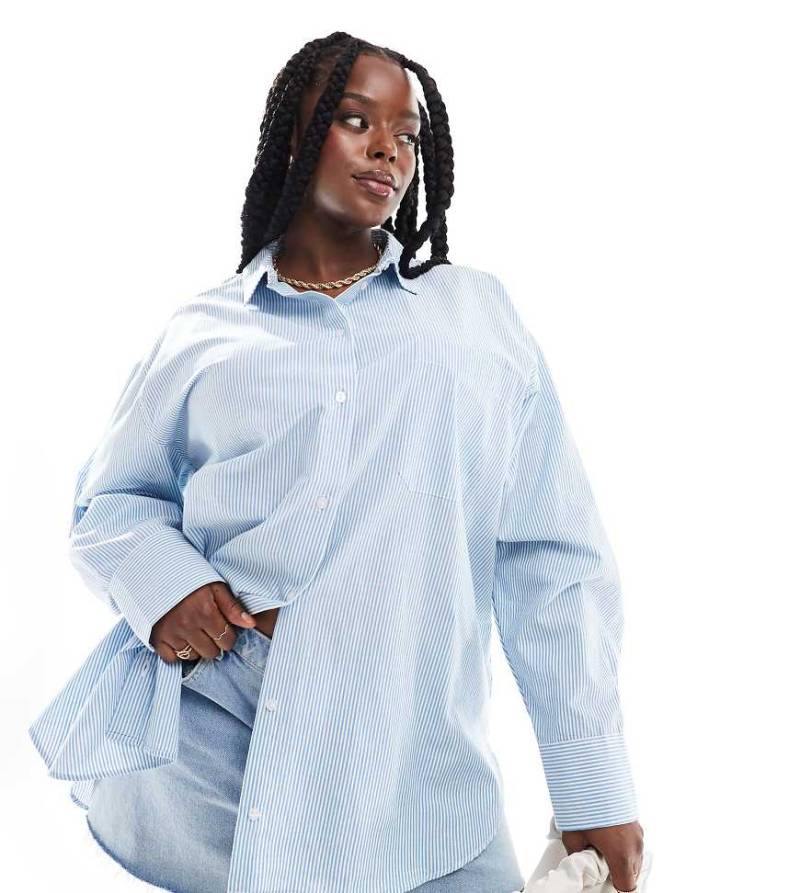 ASOS DESIGN Curve - Oversize-Shirt in Blau und Weiß gestreift-Bunt von ASOS Curve