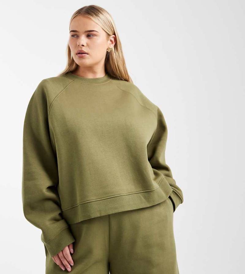 ASOS DESIGN Curve - Oversize-Sweatshirt in Khaki mit Raglan-Detail-Grün von ASOS Curve