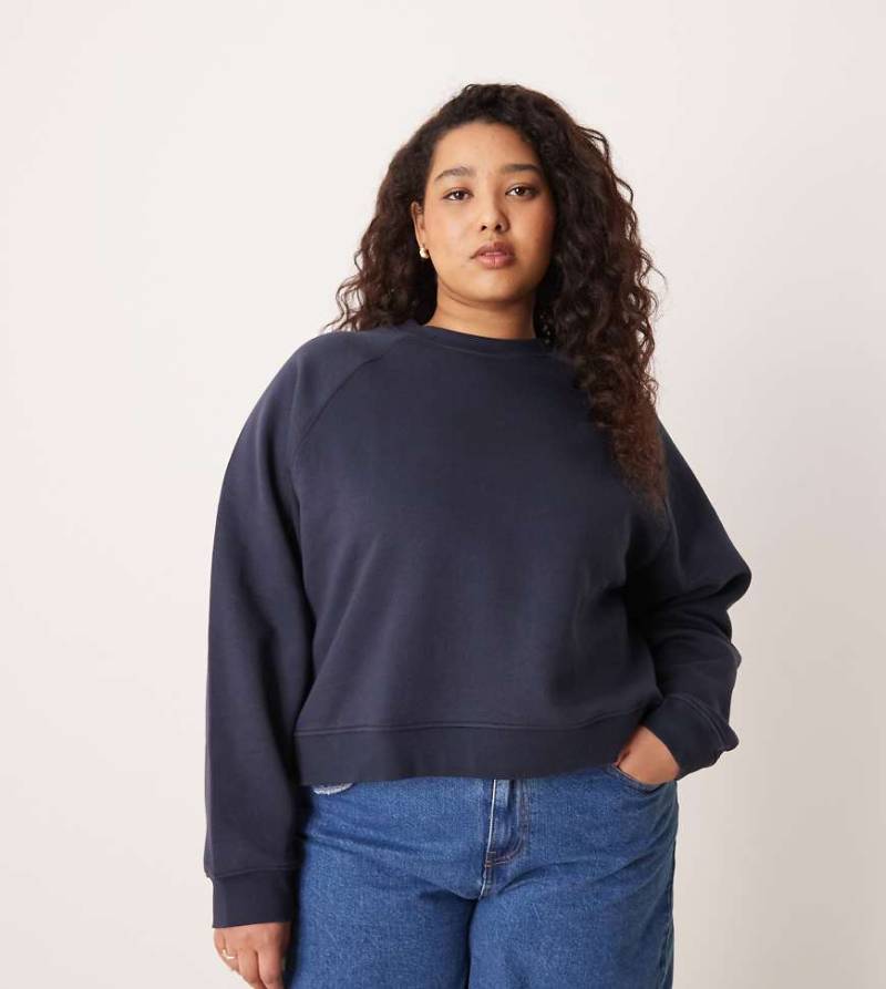 ASOS DESIGN Curve - Oversize-Sweatshirt in Marineblau mit Raglan-Detail und weicher Innenseite von ASOS Curve