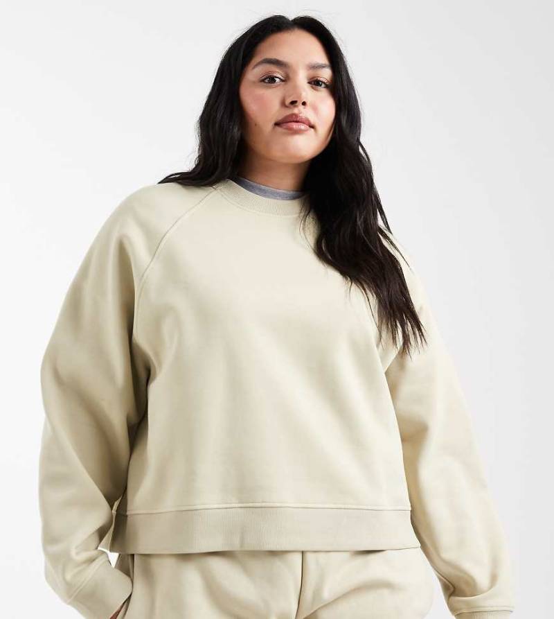 ASOS DESIGN Curve - Oversize-Sweatshirt in Olivgrün mit Raglan-Detail und weicher Innenseite von ASOS Curve