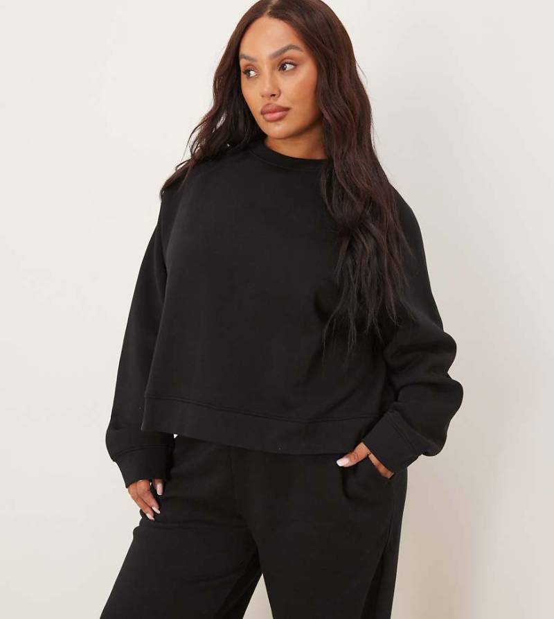 ASOS DESIGN Curve - Oversize-Sweatshirt in Schwarz mit Raglan-Detail und weicher Innenseite von ASOS Curve