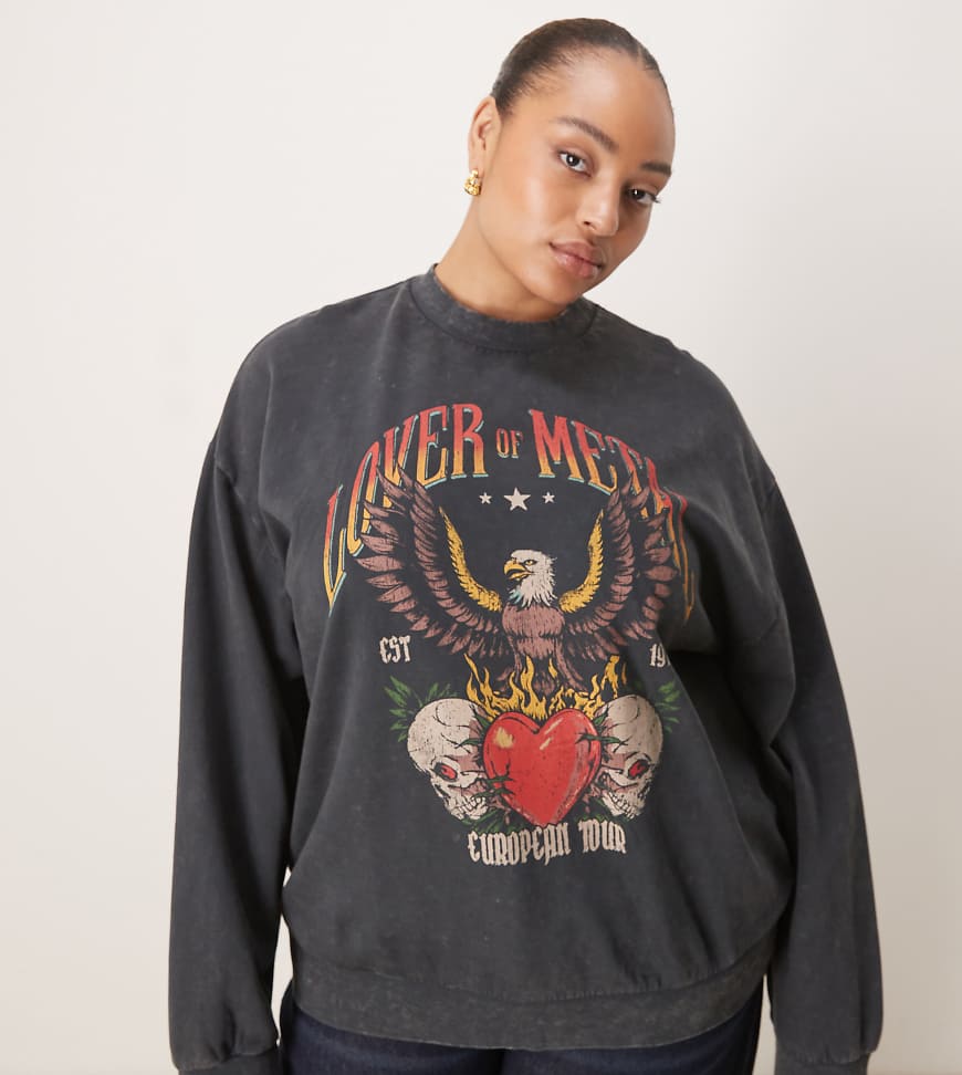 ASOS DESIGN Curve - Oversize-Sweatshirt in verwaschenem Anthrazit mit Vintage-Rock-Adlerprint-Grau von ASOS Curve