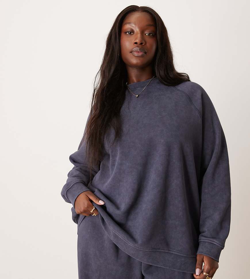 ASOS DESIGN Curve - Oversize-Sweatshirt in verwaschenem Marineblau, Kombiteil-Grau von ASOS Curve
