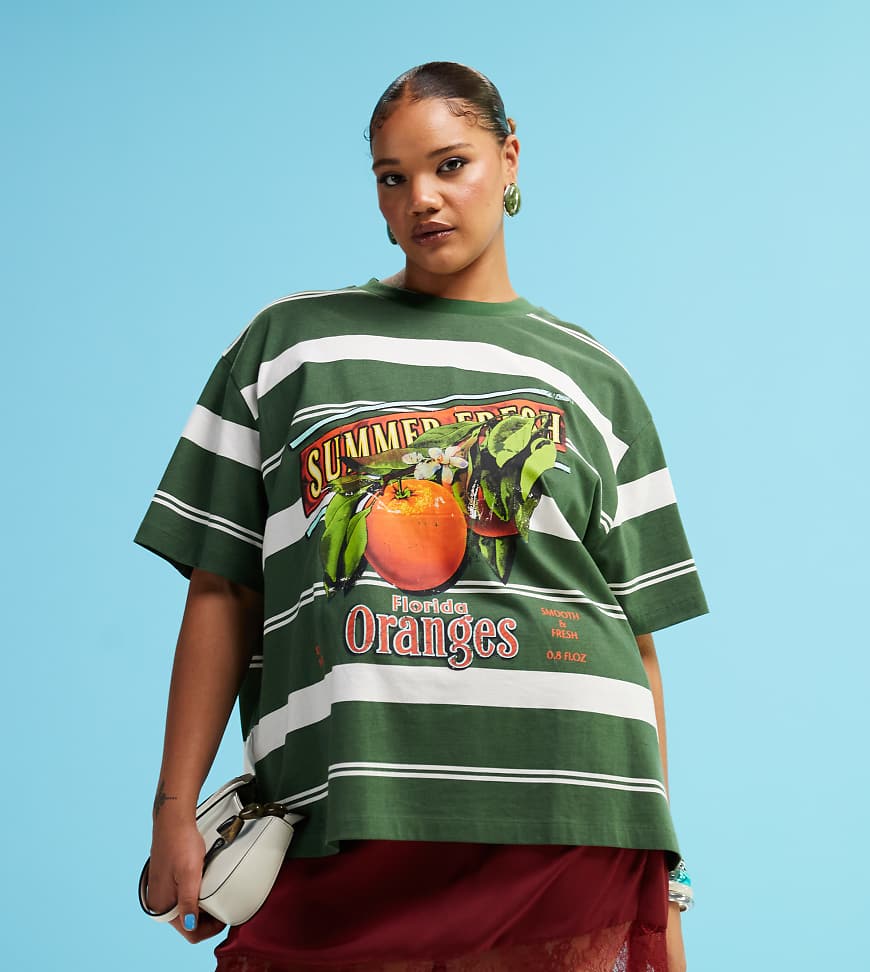 ASOS DESIGN Curve - Oversize-T-Shirt in Grün gestreift mit Orangenfrüchte-Grafik-Bunt von ASOS Curve