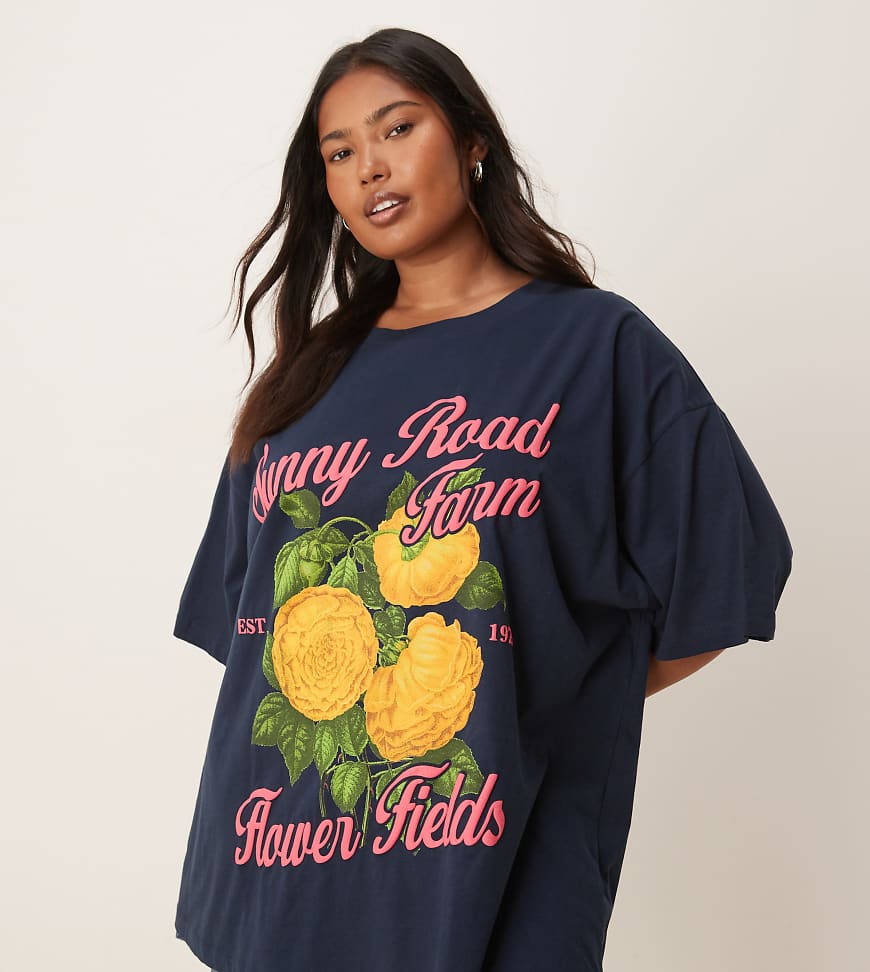 ASOS DESIGN Curve - Oversize-T-Shirt in Marineblau mit „Sunny"- und Blumen-Print von ASOS Curve