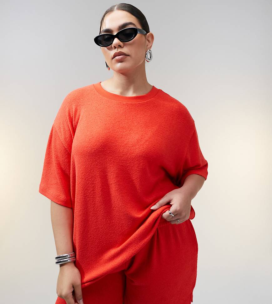 ASOS DESIGN Curve - Oversize-T-Shirt in Rot aus strukturiertem Strick ASOS DESIGN Curve - Oversize-T-Shirt in Rot aus strukturiertem Strick von ASOS Curve