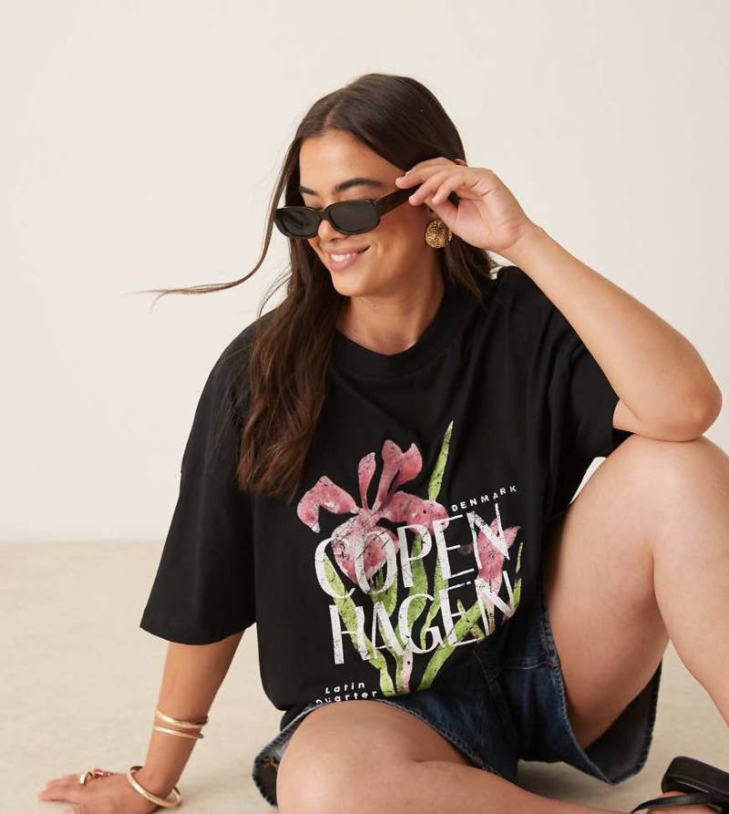 ASOS DESIGN Curve - Oversize-T-Shirt in Schwarz mit „Copenhagen"-Print von ASOS Curve