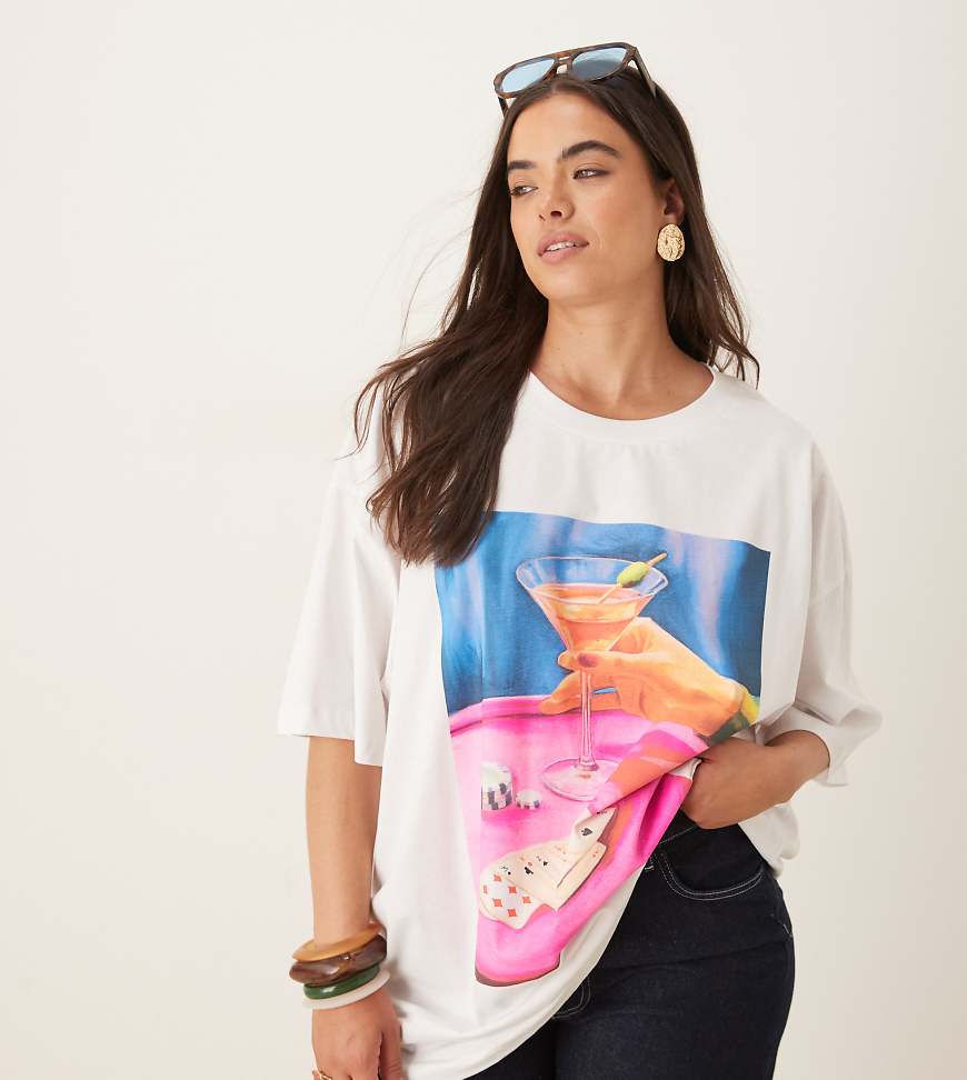 ASOS DESIGN Curve - Oversize-T-Shirt in Weiß mit Cocktail-Print ASOS DESIGN Curve - Oversize-T-Shirt in Weiß mit Cocktail-Print von ASOS Curve